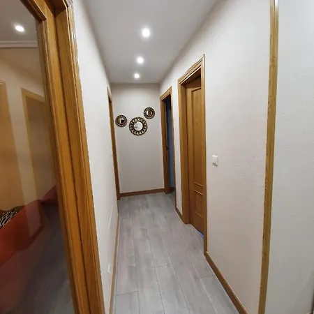 Apartamento De Tres Dormitorios Con Garaje Y Todos Los Servicios Cerca Burgos Exterior photo