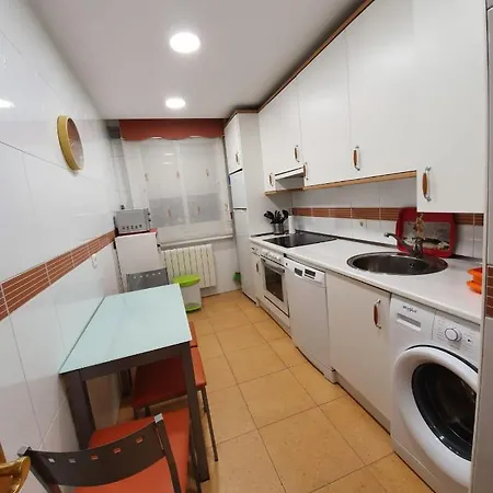 Apartamento De Tres Dormitorios Con Garaje Y Todos Los Servicios Cerca Burgos Exterior photo