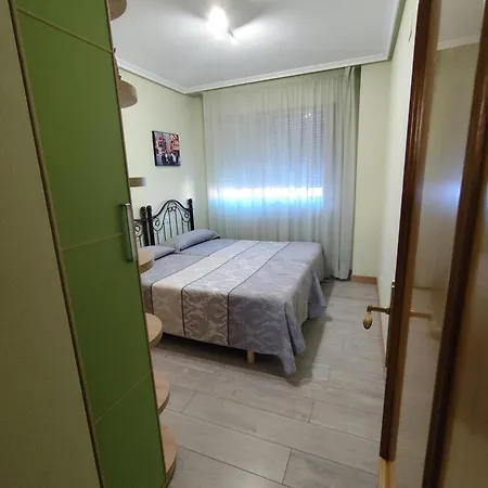 Apartamento De Tres Dormitorios Con Garaje Y Todos Los Servicios Cerca Burgos Exterior photo