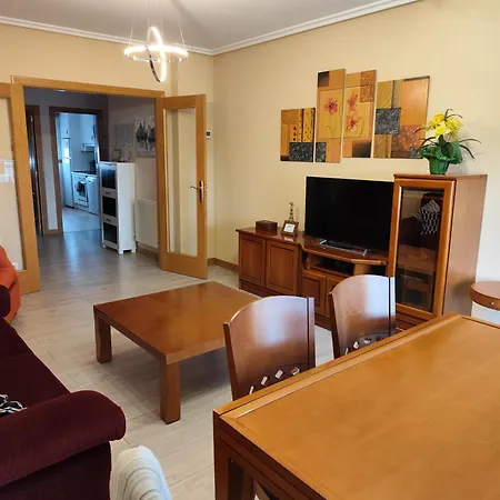 Apartamento De Tres Dormitorios Con Garaje Y Todos Los Servicios Cerca Burgos Exterior photo