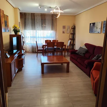 Apartamento De Tres Dormitorios Con Garaje Y Todos Los Servicios Cerca Burgos Exterior photo